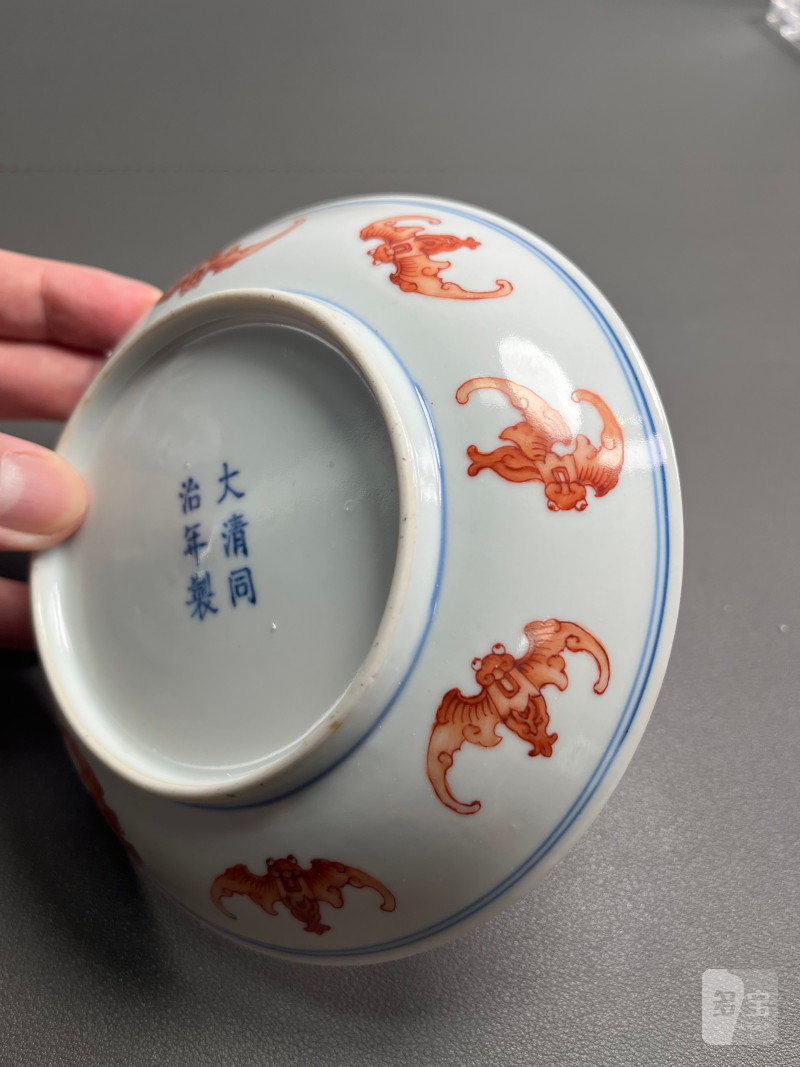 清同治  矾红“洪福齐天”百蝠纹盘 - 图15